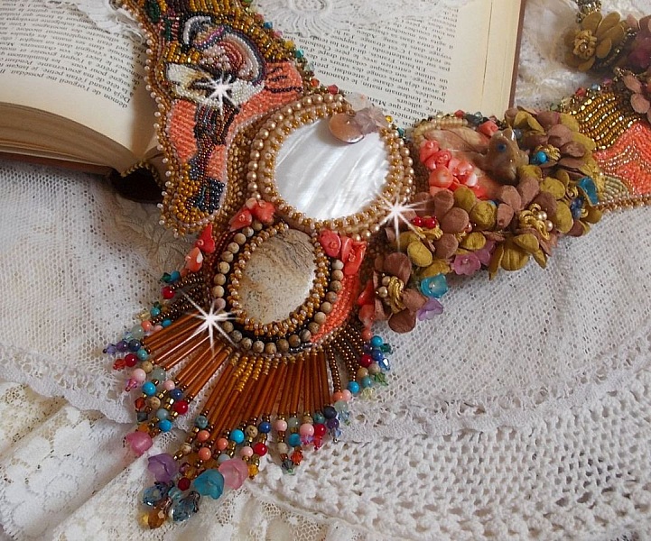 Necklace Exotic flight embroidered with lace, gem pearls, various pearls of very beautiful quality as Haute-Couture