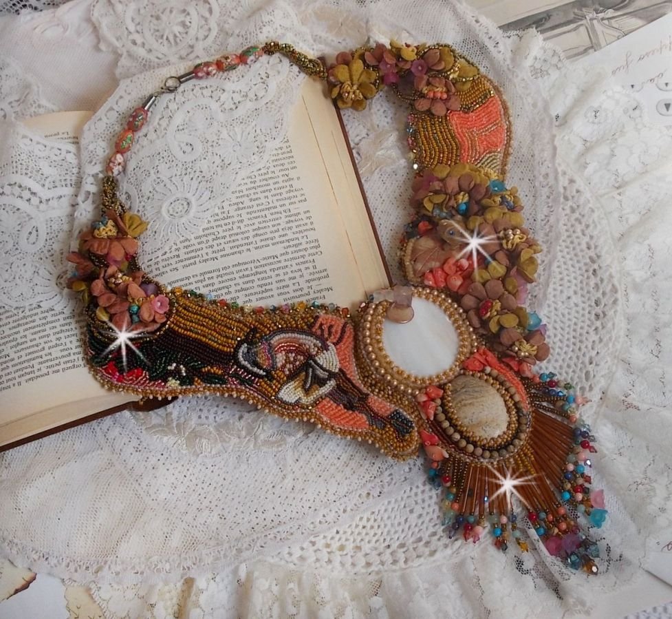 Necklace Exotic flight embroidered with lace, gem pearls, various pearls of very beautiful quality as Haute-Couture