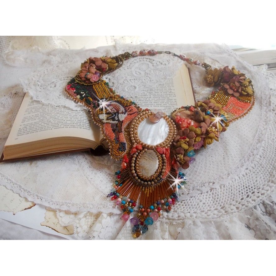 Necklace Exotic flight embroidered with lace, gem pearls, various pearls of very beautiful quality as Haute-Couture