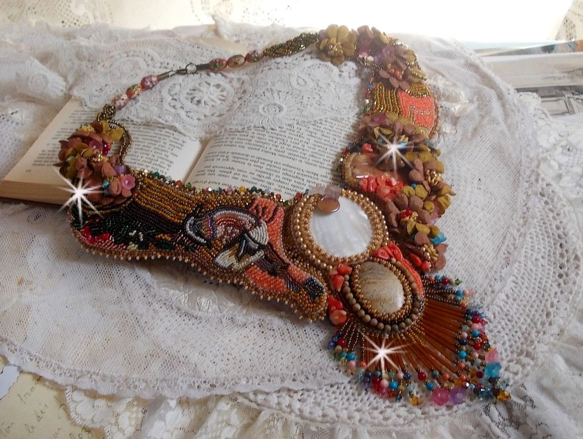 Necklace Exotic flight embroidered with lace, gem pearls, various pearls of very beautiful quality as Haute-Couture