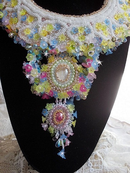 Envol&eacute;e Fleurie necklace, lucite flowers, pearls and seed beads embroidered in Haute-Couture style