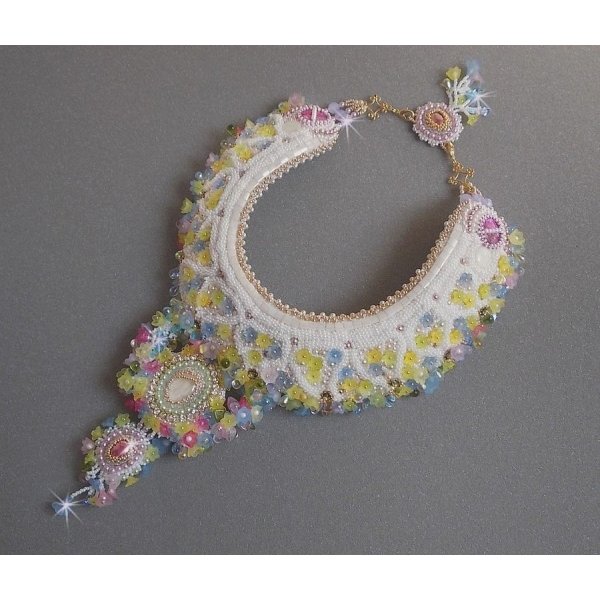 Envolée Fleurie necklace, lucite flowers, pearls and seed beads embroidered in Haute-Couture style