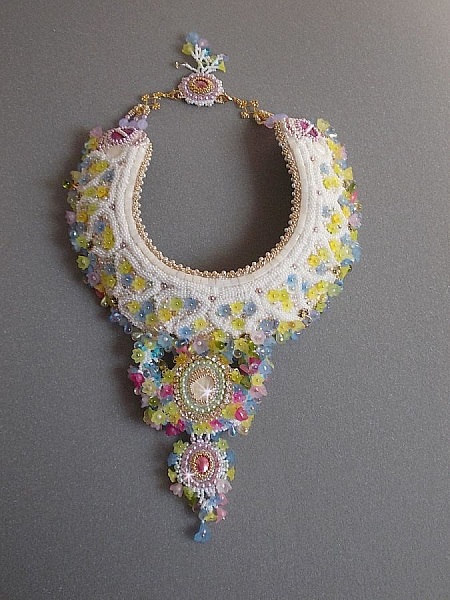 Envol&eacute;e Fleurie necklace, lucite flowers, pearls and seed beads embroidered in Haute-Couture style