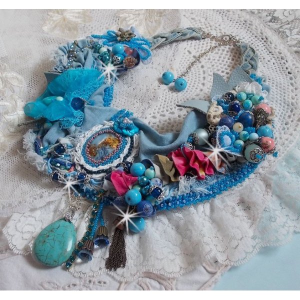 Wild West necklace, a trend from the American West with semi-precious beads and various beads.