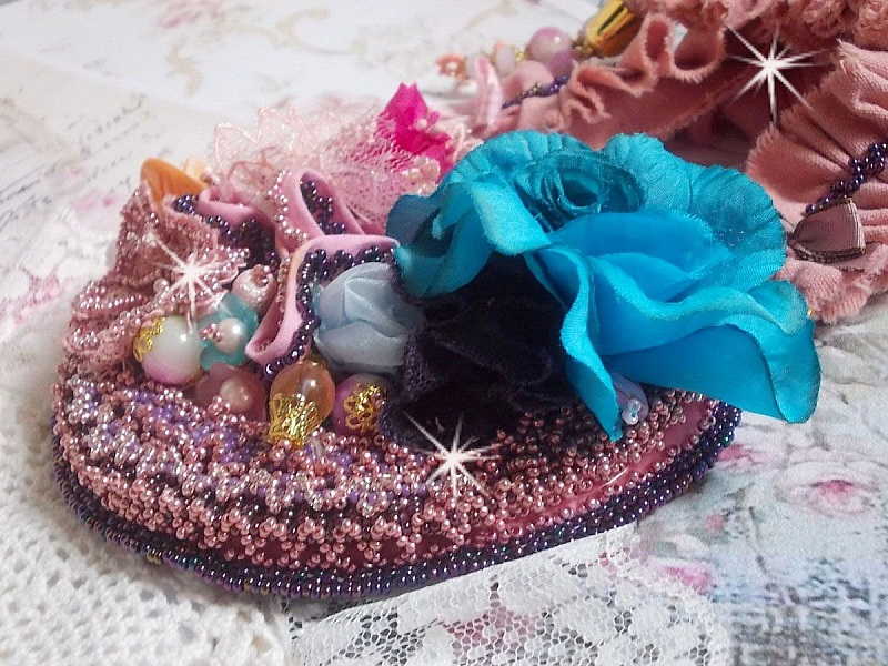 Jardin Po&eacute;tique necklace created with lace, Swarovski crystals, pearls, seed beads, 18K gold plated silver and semi-precious pearls