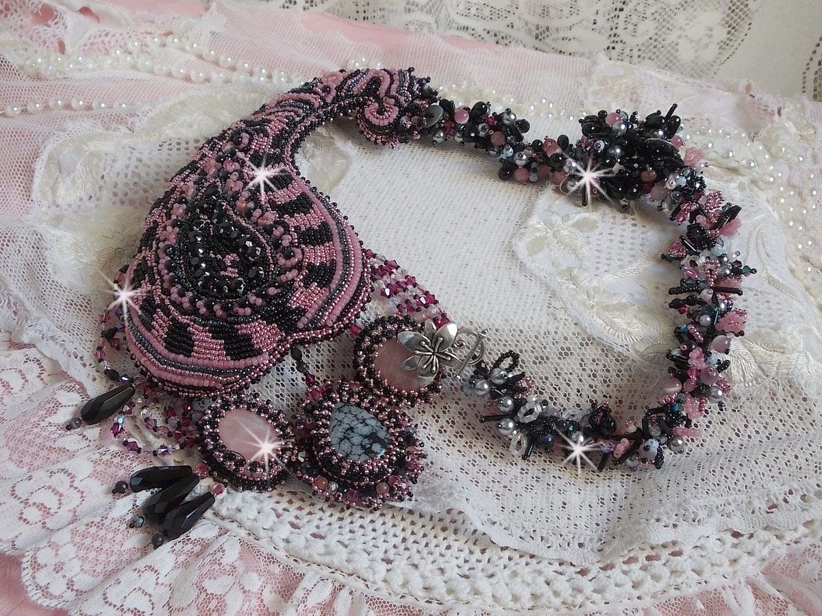 Necklace plastrron City of a Black and Pink Evening, a reflection of light embroidered with Quartz and Swarovski Crystals