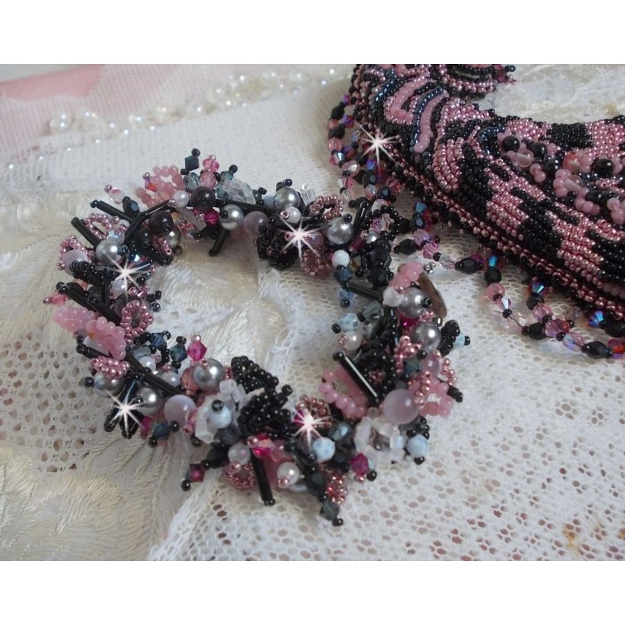 Necklace plastrron City of a Black and Pink Evening, a reflection of light embroidered with Quartz and Swarovski Crystals