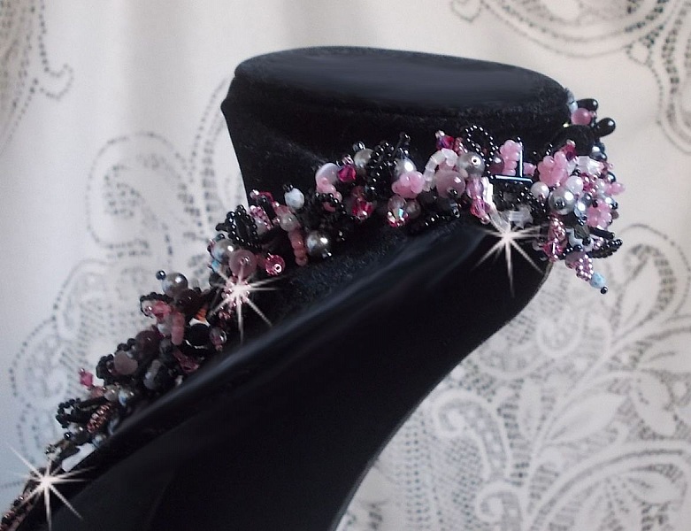 Necklace plastrron City of a Black and Pink Evening, a reflection of light embroidered with Quartz and Swarovski Crystals