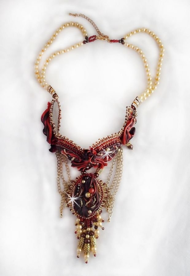 Collier platron Terre de Feu Haute-Couture, avec de la soie le Shibori 