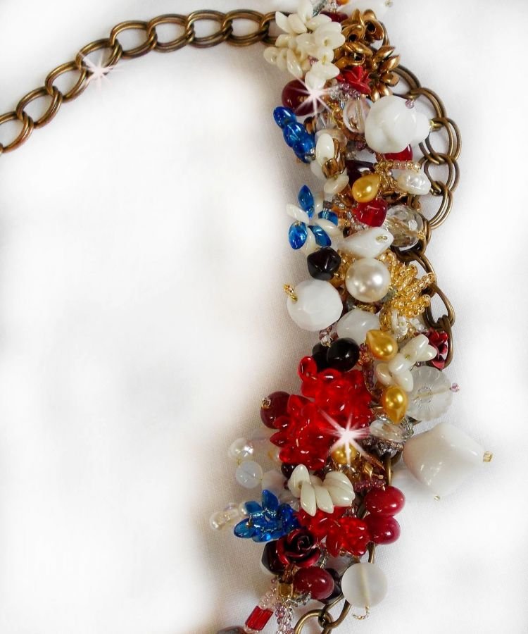 Collier Printemps Coloré avec des cristaux de Swarovski, et des perles diverses