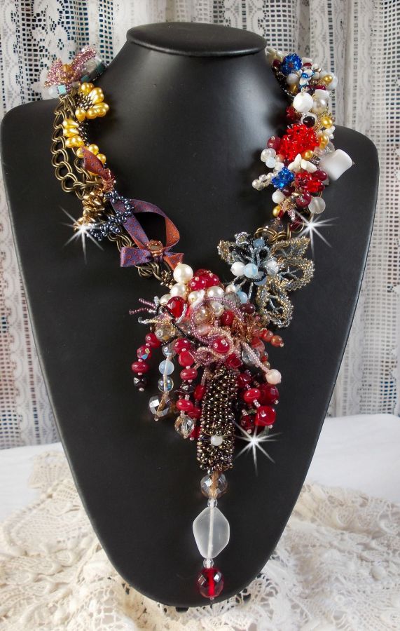 Collier Printemps Coloré avec des cristaux de Swarovski, et des perles diverses