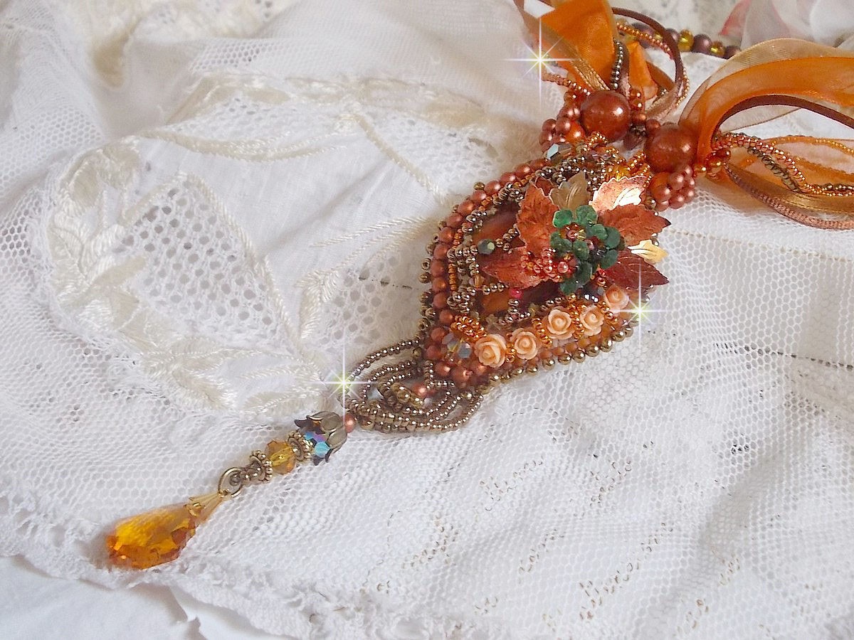 Pendant Souffle d'Automne Chic Ethnique, embroidered with pearls and Swarovski crystal 