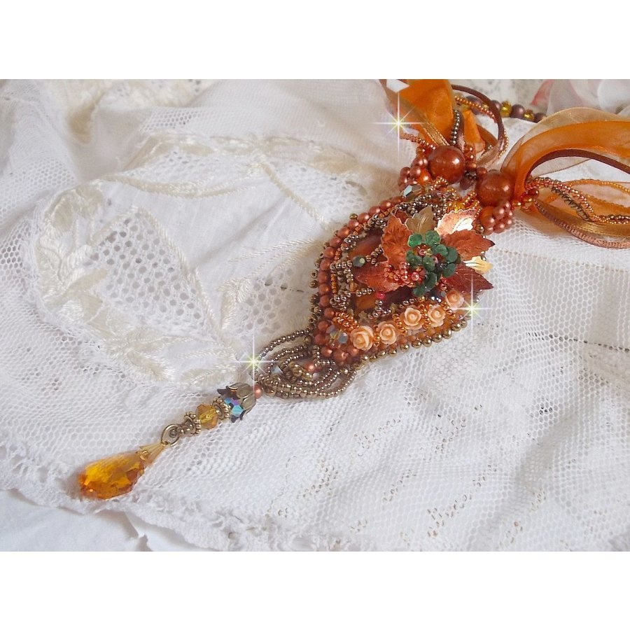 Pendant Souffle d'Automne Chic Ethnique, embroidered with pearls and Swarovski crystal 