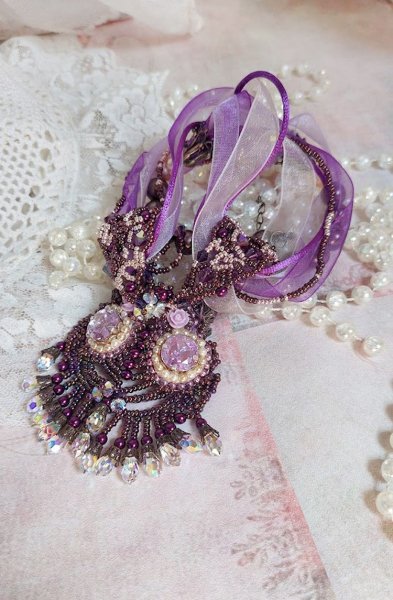 Parisienne necklace embroidered with Swarovski crystals, ivory pearls and seed beads