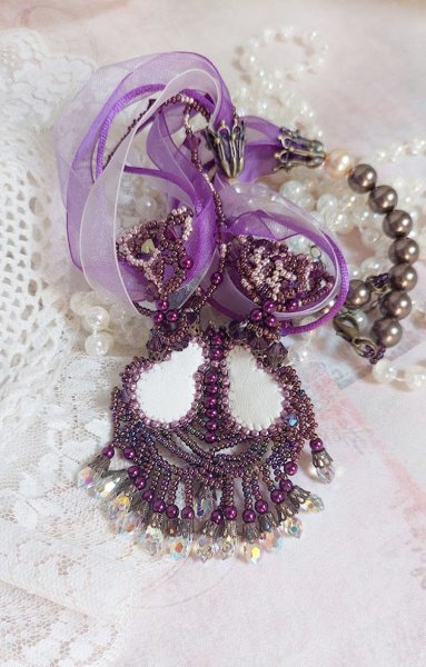 Parisienne necklace embroidered with Swarovski crystals, ivory pearls and seed beads