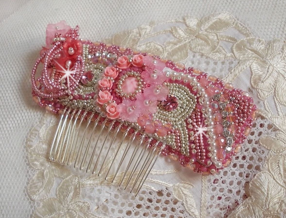 Magnolia comb embroidered with Swarovski crystals, resin beads and Miyuki seed beads