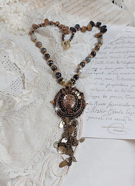 Necklace Aube embroidered with a cameo resin portrait of a woman with flowers and gemstone beads