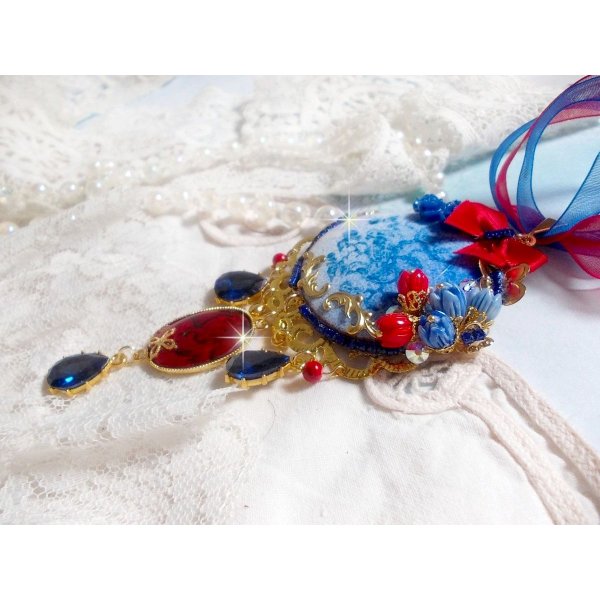 Pendentif Flamenca, cabochon &eacute;maill&eacute; de fleurs Bleues, roses r&eacute;sines, nacre abalone et jade Rouges, poires Zirconium et cristaux Bleu-Marine, breloques, pendentif r&eacute;sine &eacute;poxy, un style Flamenco