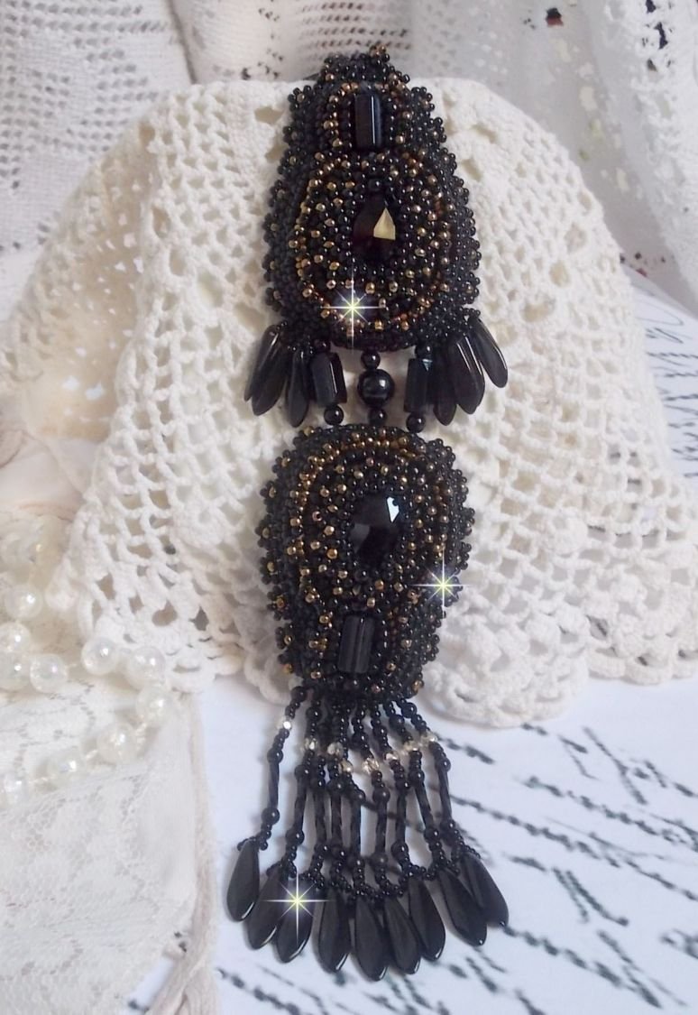 Black Habit Pendant embroidered with round Onyx stones, faceted pendants, faceted cylinder beads, facets and quality seed beads