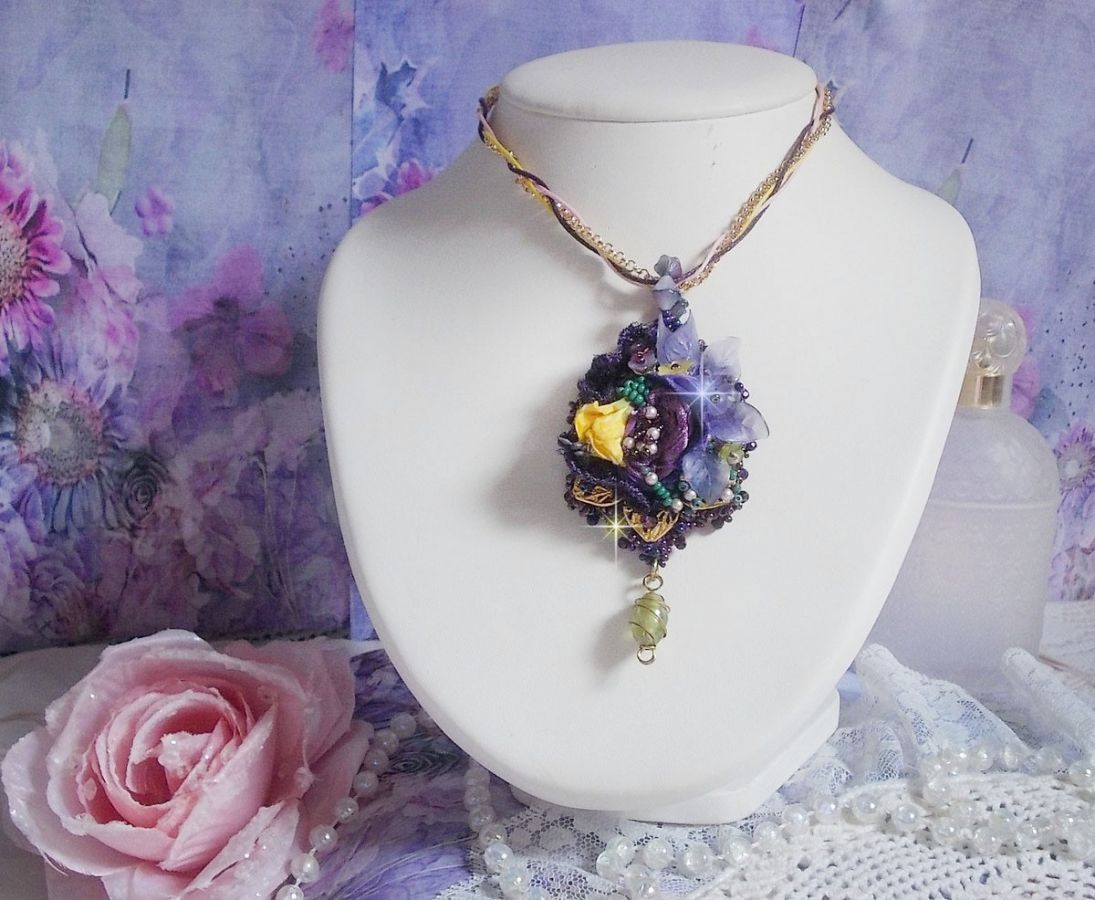 Lady Romantic pendant embroidered with purple lace, gold plated accessories, Miyuki seed beads, various quality beads