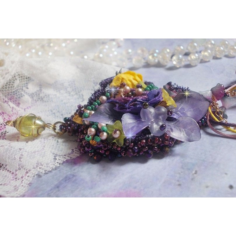 Lady Romantic pendant embroidered with purple lace, gold plated accessories, Miyuki seed beads, various quality beads