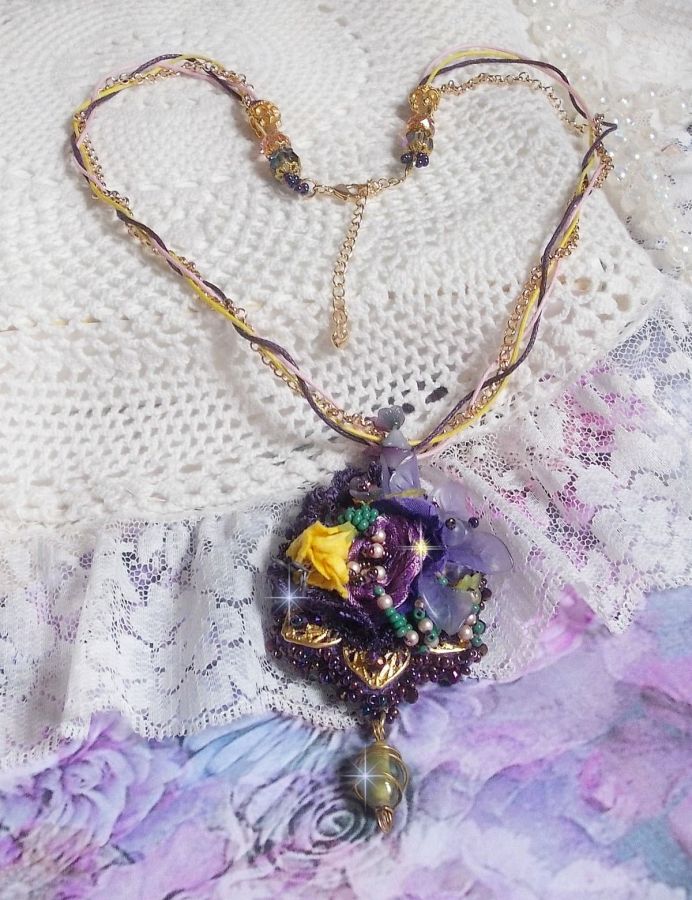 Lady Romantic pendant embroidered with purple lace, gold plated accessories, Miyuki seed beads, various quality beads