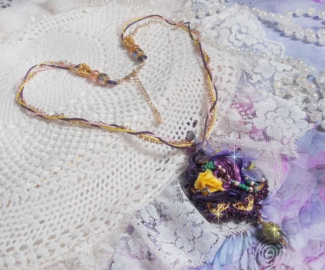 Lady Romantic pendant embroidered with purple lace, gold plated accessories, Miyuki seed beads, various quality beads