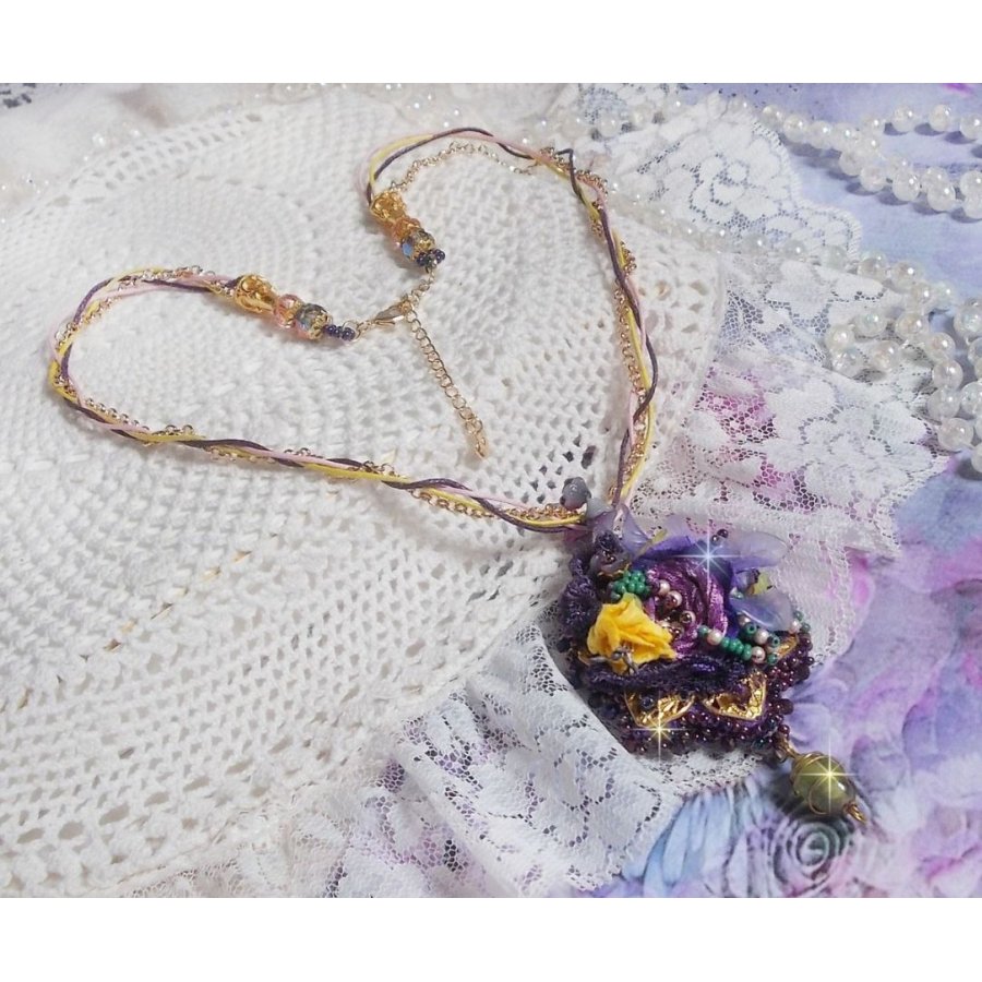 Lady Romantic pendant embroidered with purple lace, gold plated accessories, Miyuki seed beads, various quality beads