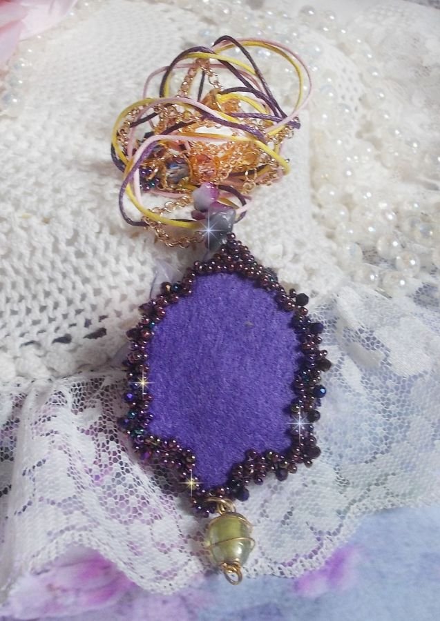 Lady Romantic pendant embroidered with purple lace, gold plated accessories, Miyuki seed beads, various quality beads