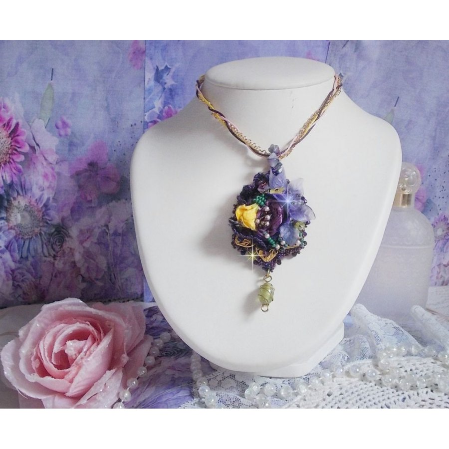 Lady Romantic pendant embroidered with purple lace, gold plated accessories, Miyuki seed beads, various quality beads