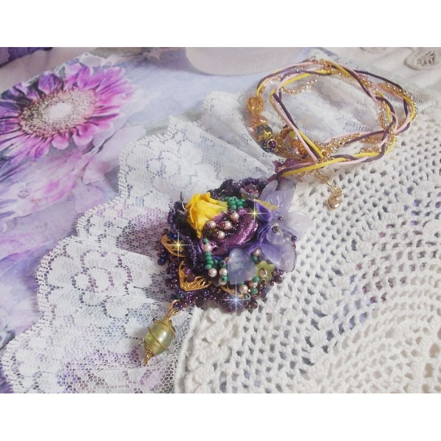 Lady Romantic pendant embroidered with purple lace, gold plated accessories, Miyuki seed beads, various quality beads