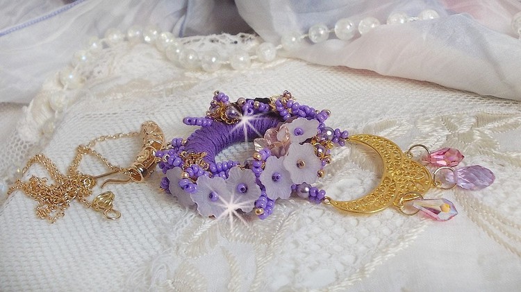 Laureline pendant necklace embroidered with purple DMC cotton, Swarovski crystals and frosted flowers.
