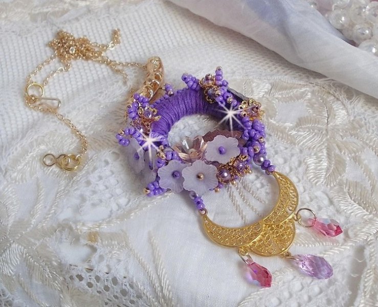 Laureline pendant necklace embroidered with purple DMC cotton, Swarovski crystals and frosted flowers.