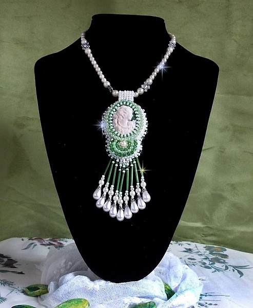 Pendant Seduction Charm embroidered with a resin cabochon of a woman with roses, Swarovski crystals and various beads