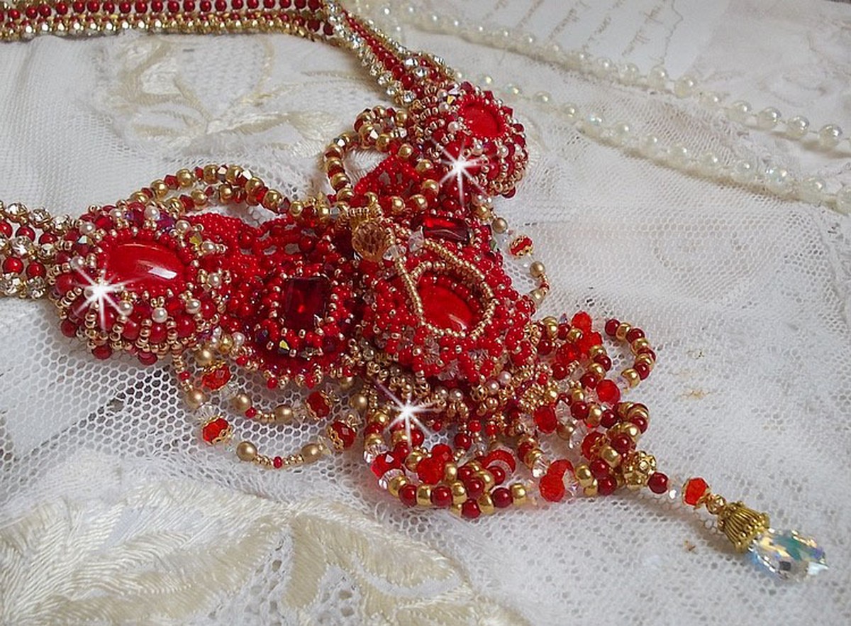 Ruby necklace embroidered with red agate and semi-precious coral beads Haute-Couture style