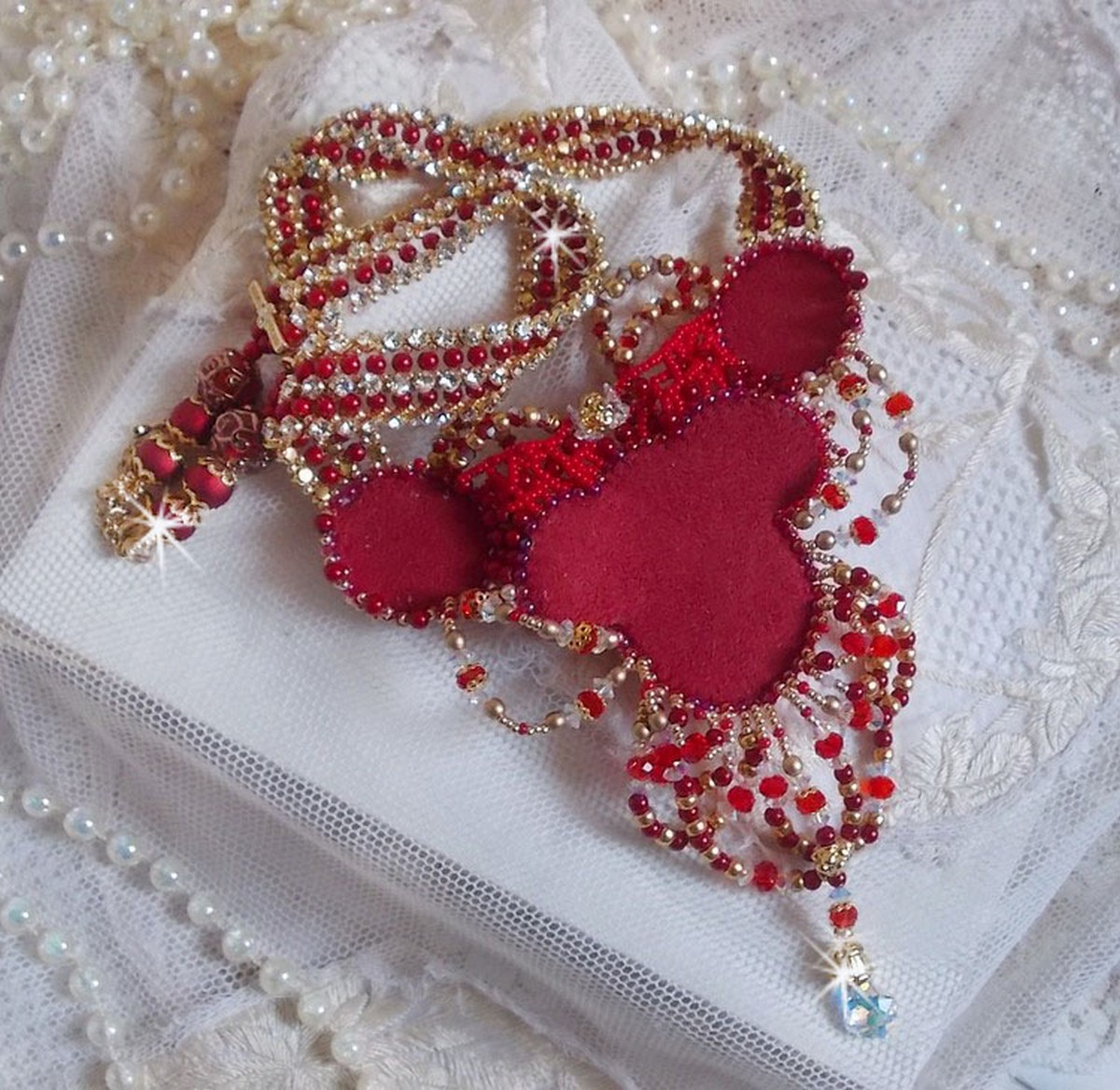 Ruby necklace embroidered with red agate and semi-precious coral beads Haute-Couture style