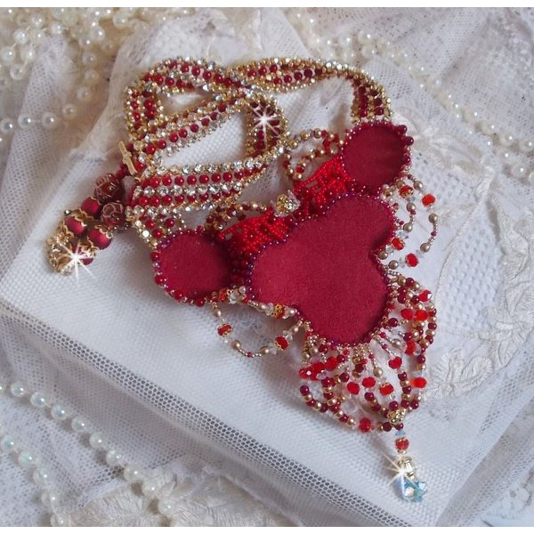 Ruby necklace embroidered with red agate and semi-precious coral beads Haute-Couture style