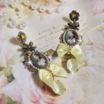 BO Princess look created with cabochons representing a lady princess, crystals, glass beads, bronze accessories and yellow satin bows
