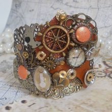 Bracelet L'élégante du Temps created with cogs, stamps, screws, bolts, watch mechanism and other materials