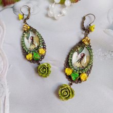 BO Fée papillon montées avec cabochons ovales verres, strass, fleurs polymères et dormeuses en laiton