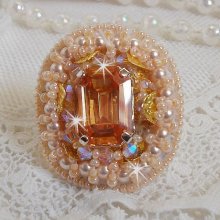 Idylle Beauty ring embroidered with Swarovski crystals, cabochon and pearls