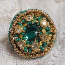 Green Iris ring embroidered with a Mirror cabochon with Swarovski crystal chatons