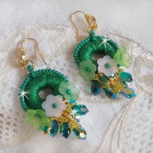 BO Green Iris embroidered with emerald green DMC cotton and Swarovski crystal drops