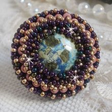 Bonjour Paris ring embroidered with a marbled resin cabochon and Miyuki seed beads