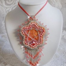 Coral pendant necklace embroidered with a metal star and cultured pearls 