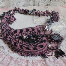 Necklace plastrron City of a Black and Pink Evening, a reflection of light embroidered with Quartz and Swarovski Crystals