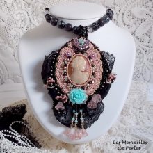 Pendant necklace Marquise embroidered with pearly pearls, a beautiful lace, a sumptuous jewel 