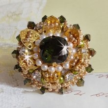 Ring L'Oiseau des Iles Green Gold embroidered with Swarovski crystals, chatons, pearls and seed beads