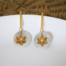 Earrings 'Les nacrées' collection golden flakes