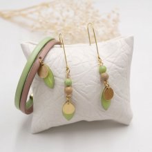 Set of earrings and leather bracelet with almond green sequins